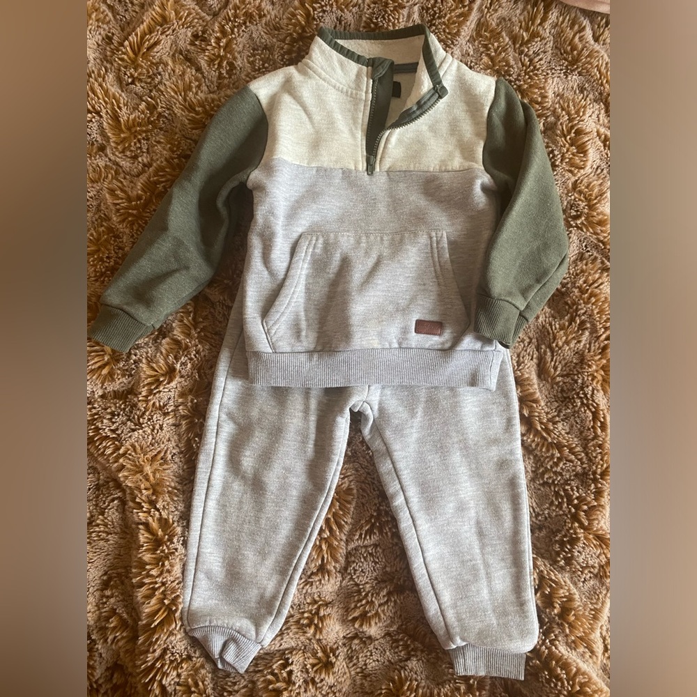 7 For All Mankind toddler Gray and Green Sweatpants Set